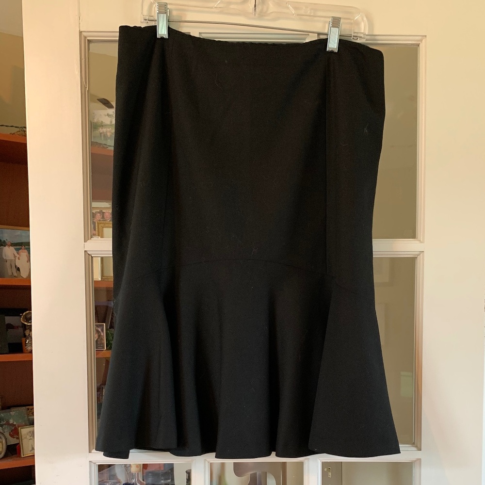 Ann Taylor Women's Size 14 Black Knee Length Skirt Ruffle Hem